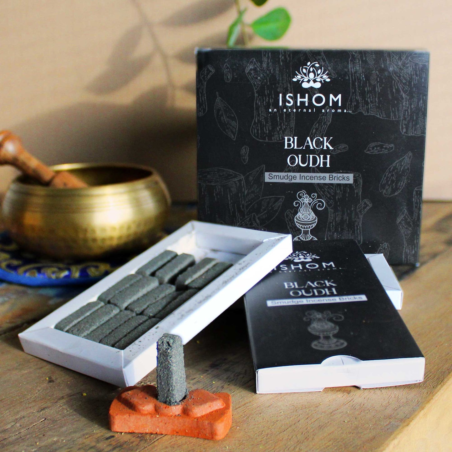 ISHOM Smudge Incense Bricks with Terracotta Holder – Black Oudh | 15-Pack Natural Aromatic Resin Bricks