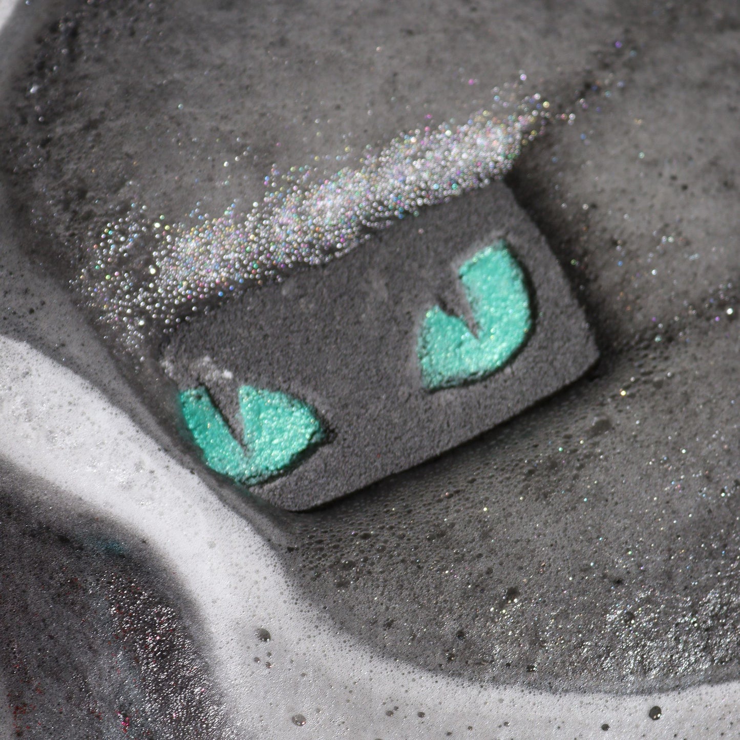 Halloween Bath Bomb – Cat Eyes | Grape, Jasmine & Vanilla Fragrance