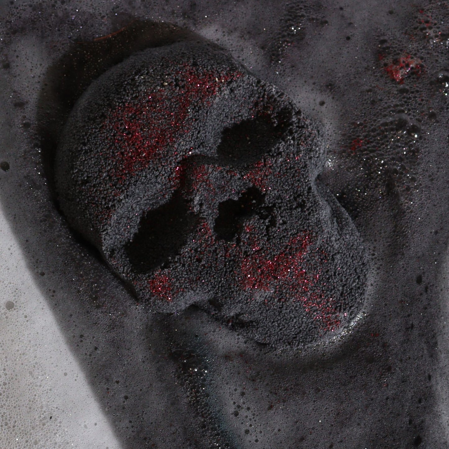 Halloween Bath Bomb – Skull | Cranberry, Rose & Amber Fragrance