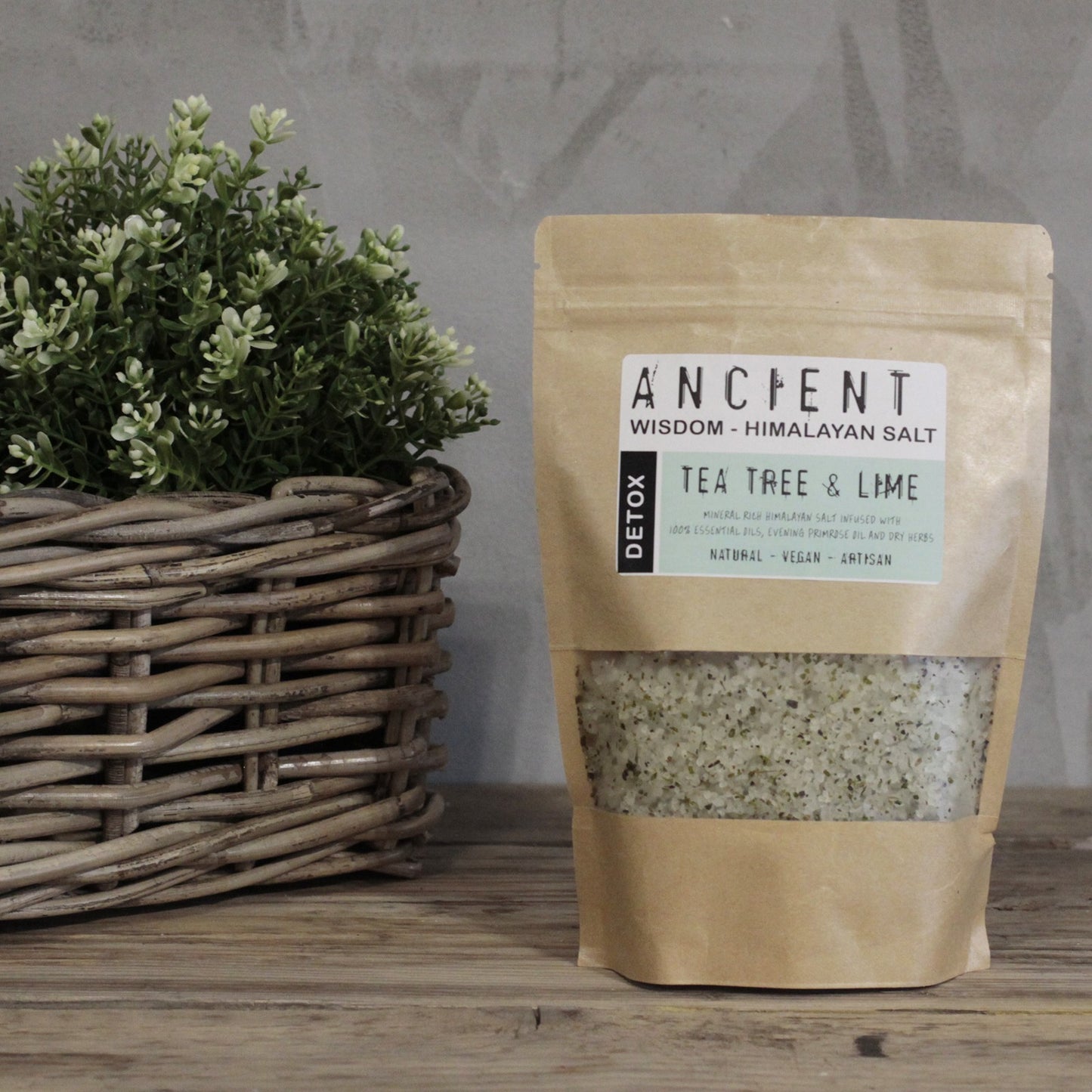 Detox Himalayan Bath Salt Blend – 500g | Tea Tree & Lime Essential Oils with Evening Primrose Oil & Dried Herbal Infusion