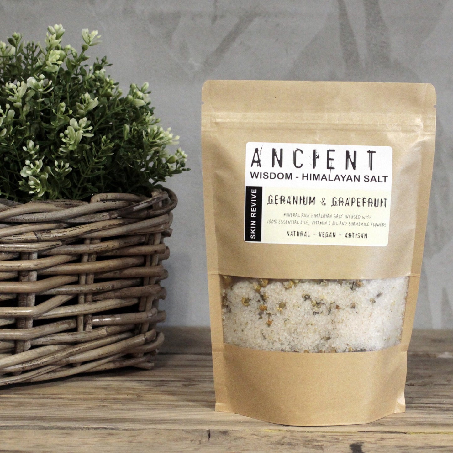 Skin Revive Himalayan Bath Salt Blend – 500g | Geranium & Grapefruit Essential Oils with Vitamin E Oil & Dried Chamomile Flowers