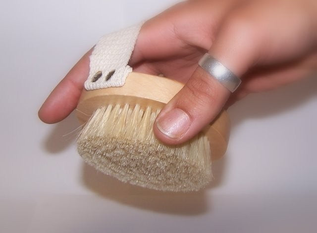 Body Brush with Hand Grip – Hemu Wood | Palm-Fit Exfoliator