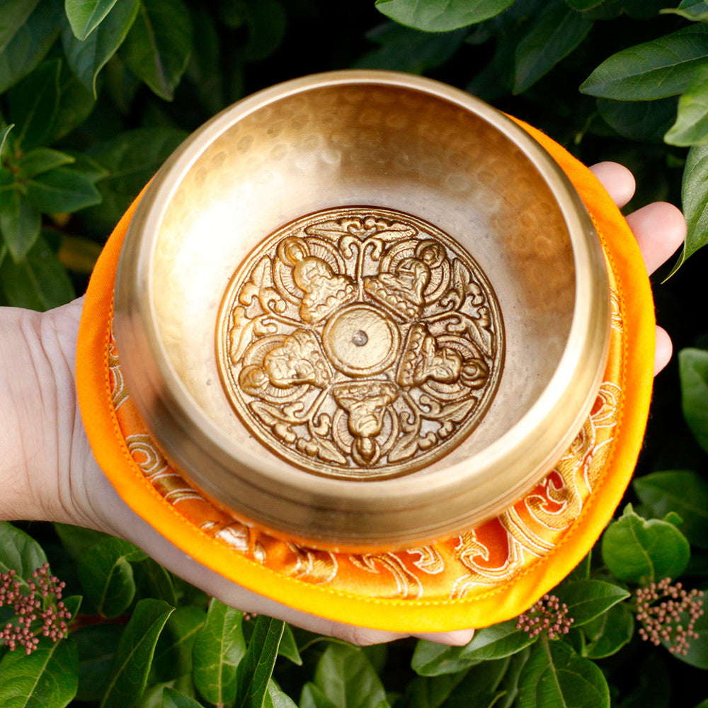 Tibetan Healing Singing Bowl Set – Five Buddhas (13cm) | Handcrafted Brass & Gift-Boxed