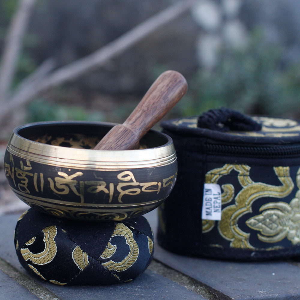 Mini Singing Bowl Gift Set – Black (8cm) | Clear, Resonant Tone for Meditation & Mindfulness