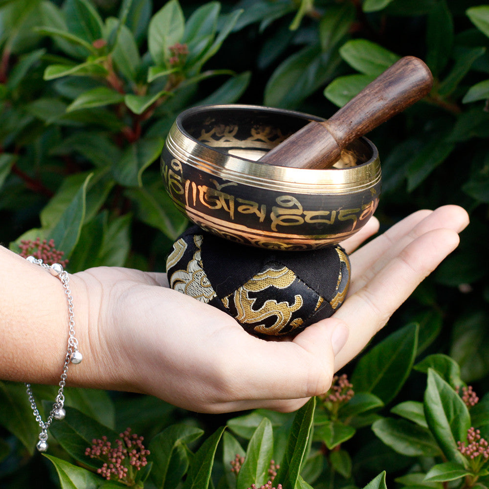 Mini Singing Bowl Gift Set – Black (8cm) | Clear, Resonant Tone for Meditation & Mindfulness