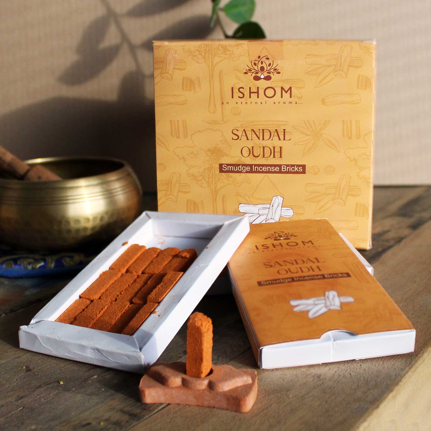 ISHOM Smudge Incense Bricks with Terracotta Holder – Sandalwood | 15-Pack Natural Aromatic Resin Bricks