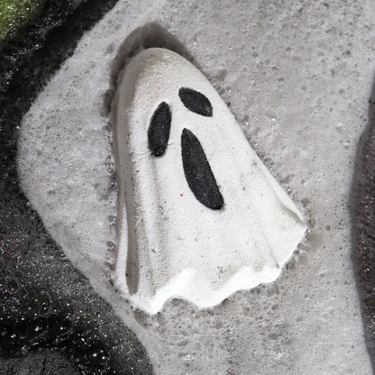 Halloween Bath Bomb – Ghost | Bergamot, Passion Fruit & Caramel Fragrance